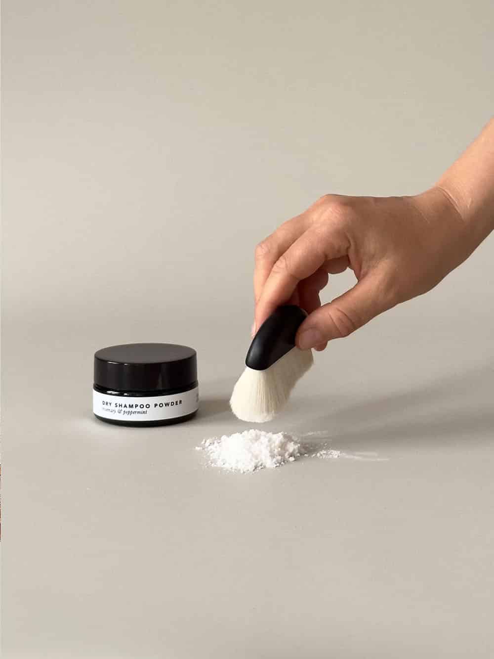 Dry shampoo brush