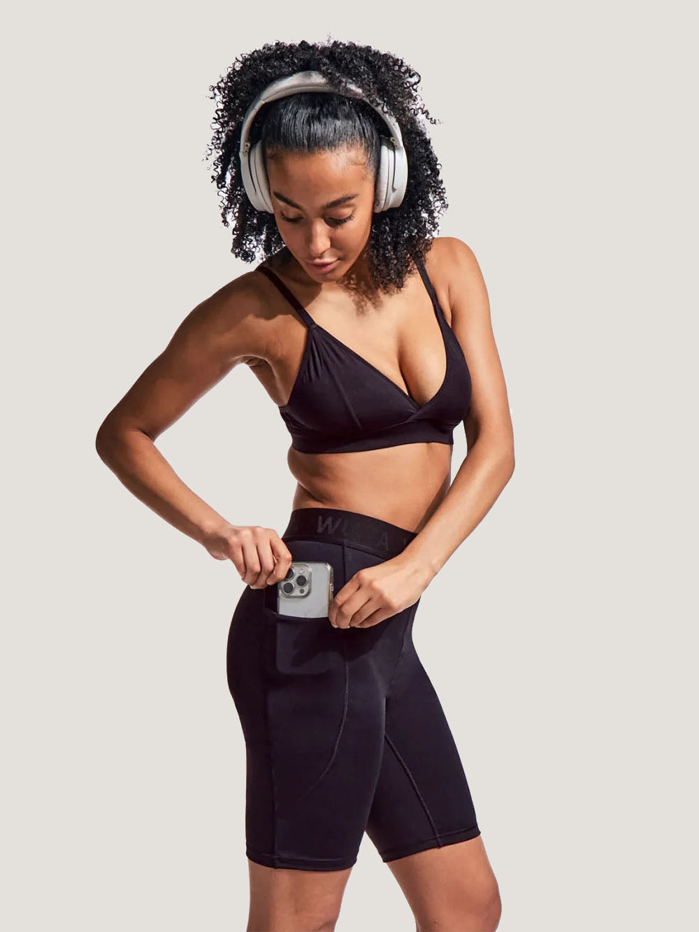 Menstruationstrusser cykelshorts set fra siden med en lille lomme til telefonen
