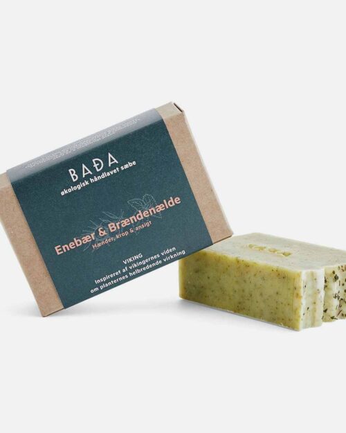 Håndlavet sæbebær fra BADA med duft af enebær og brændenælde