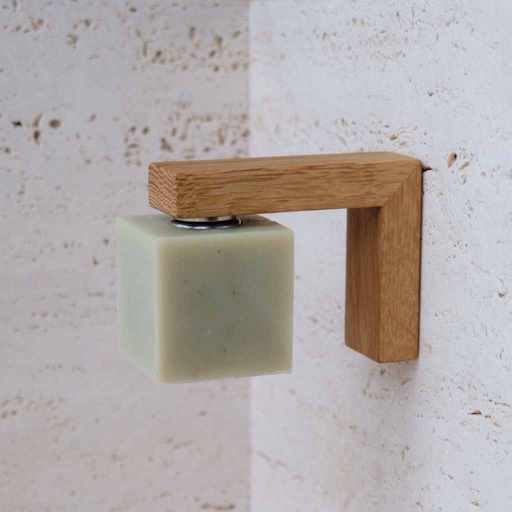 Sæbeholder i egetræ