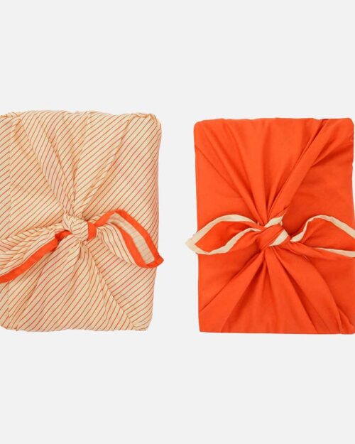 Gaveindpakning i rød