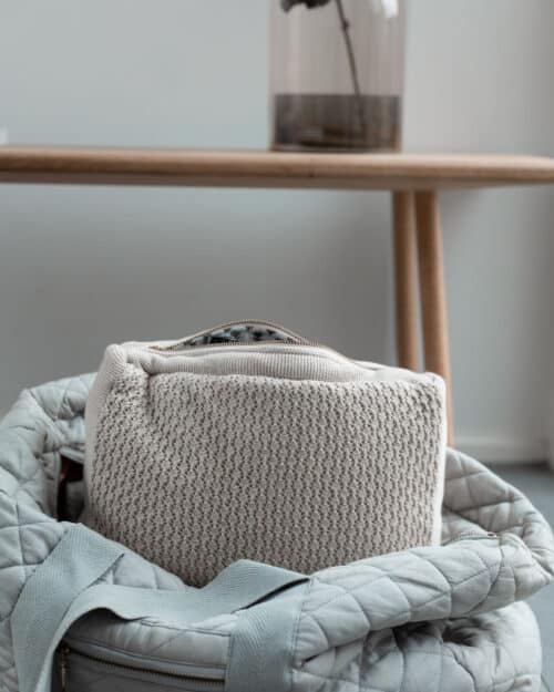 Strikket toilettaske i khaki