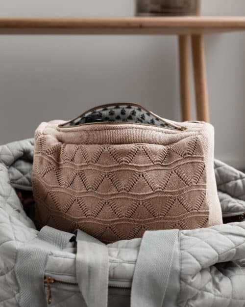 Strikket toilettaske i khaki