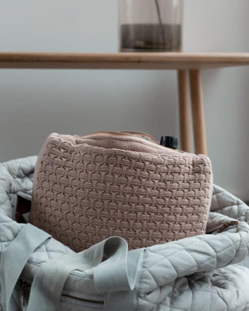 Strikket toilettaske i rose