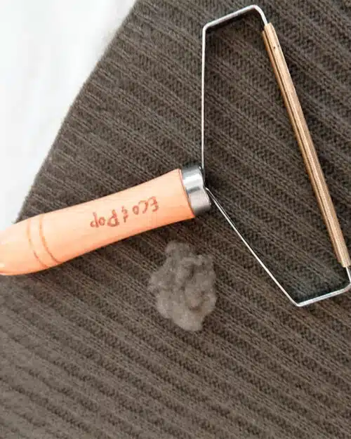 Uldkam i stål og træ med håndtag